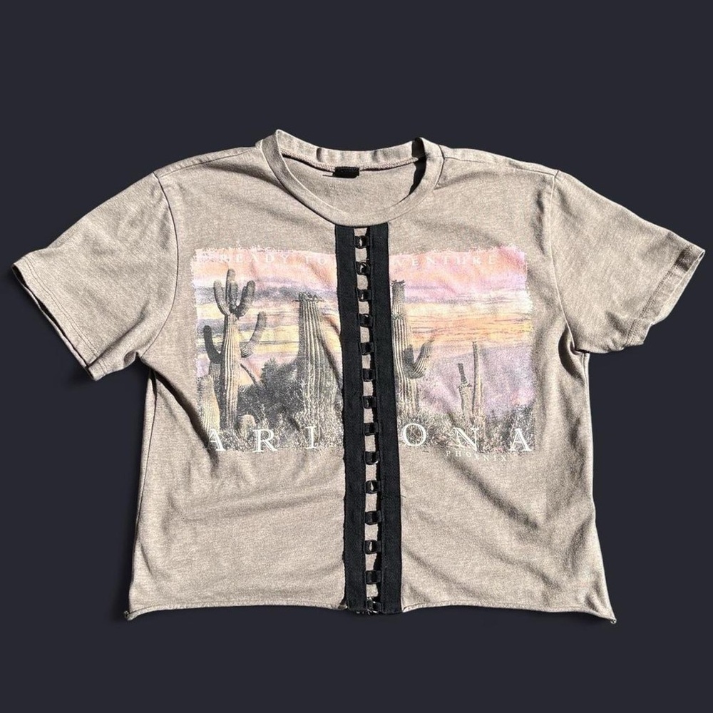 The clas-sic Phoenix Arizona crop top tee shirt open chain link center